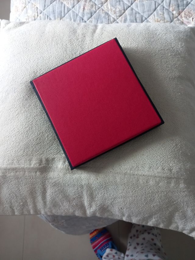 Mechero y pitillera.