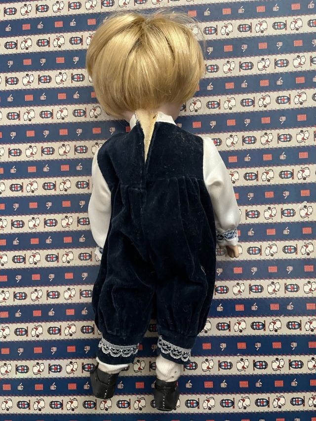 Bambola vintage in porcellana