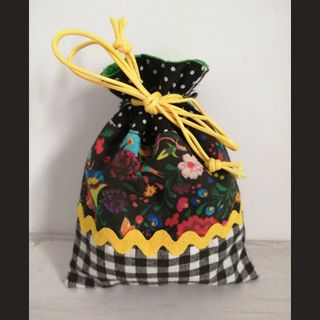 Bolsa y cinta cuello con llavero handmade