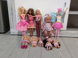 Muñecas varias