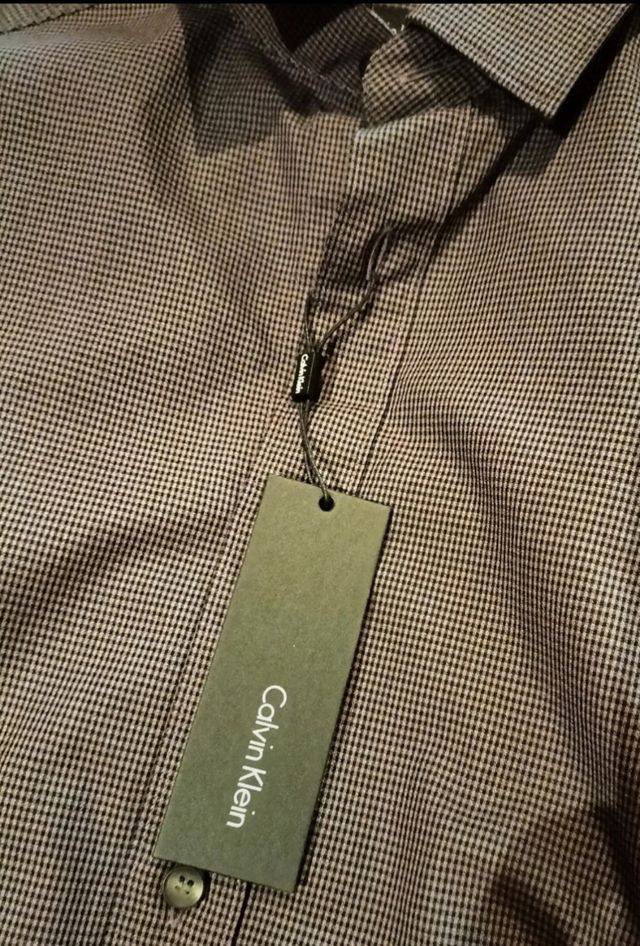 Camisa Calvin Klein nueva.