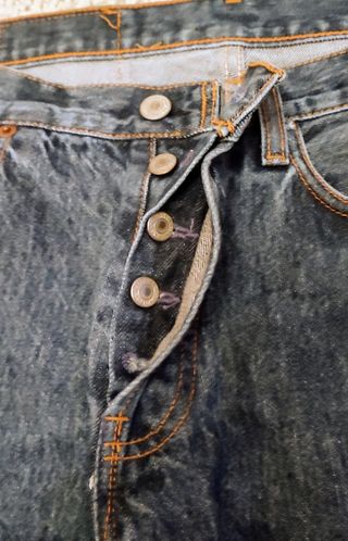 Pantalones vaqueros Levis 501 con aberturas bajos 
