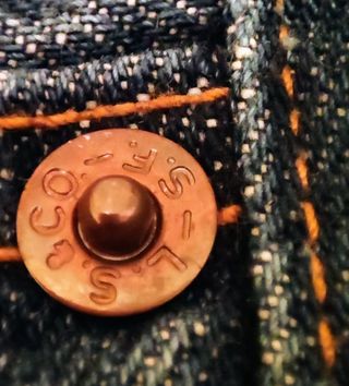 Pantalones vaqueros Levis 501 con aberturas bajos 