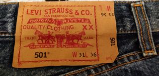 Pantalones vaqueros Levis 501 con aberturas bajos 