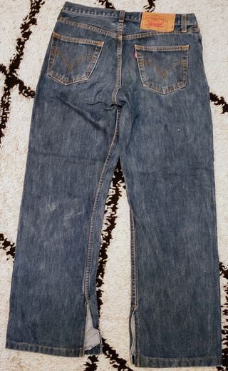 Pantalones vaqueros Levis 501 con aberturas bajos 