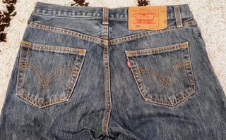 Pantalones vaqueros Levis 501 con aberturas bajos 