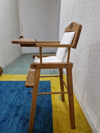 Trona de madera muñeco 