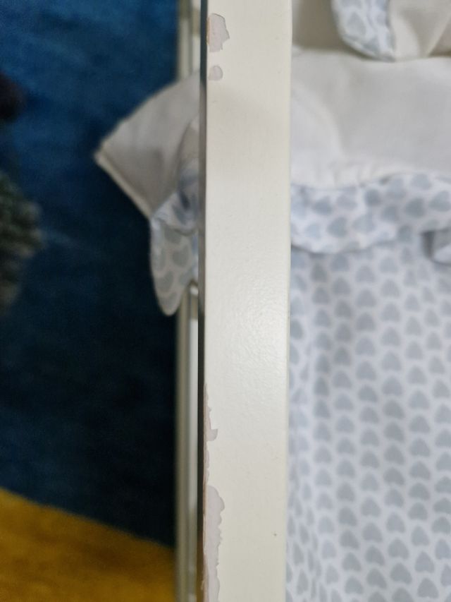 Litera de madera, lacada en blanco para muñecos