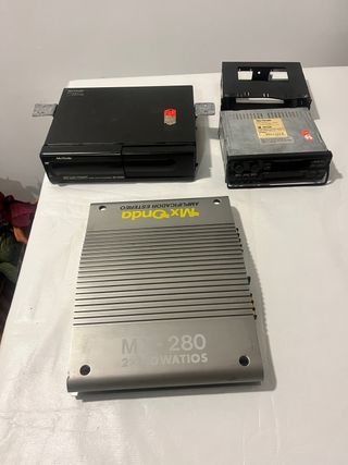 Equipo de música completo para automóvil Mx Onda.-