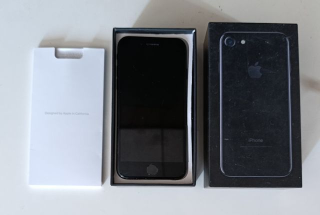 iphone  7 no funciona para piezas Caja incluida