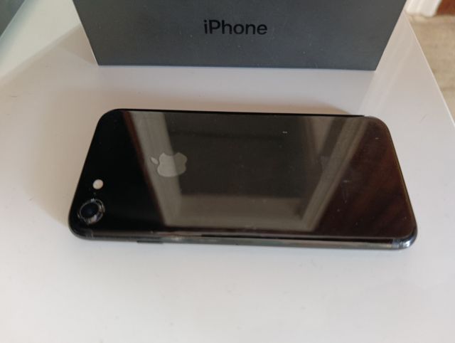 iphone  7 no funciona para piezas Caja incluida