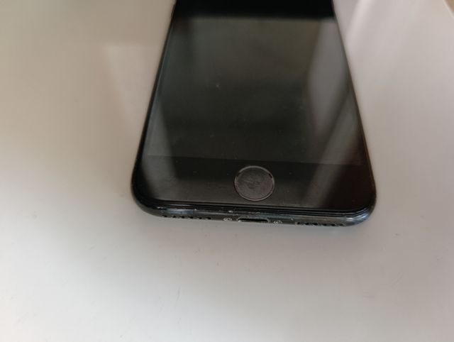 iphone  7 no funciona para piezas Caja incluida