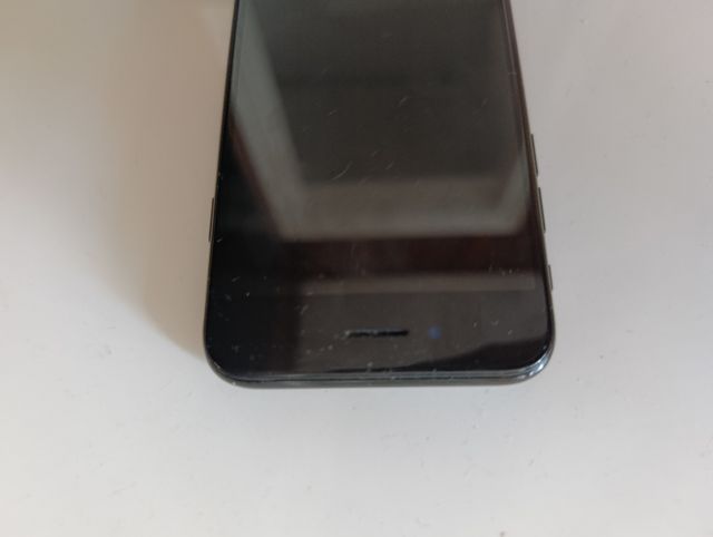 iphone  7 no funciona para piezas Caja incluida