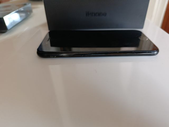 iphone  7 no funciona para piezas Caja incluida