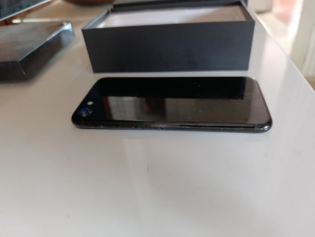 iphone  7 no funciona para piezas Caja incluida