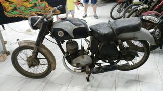 Vendo  moto Huracan.