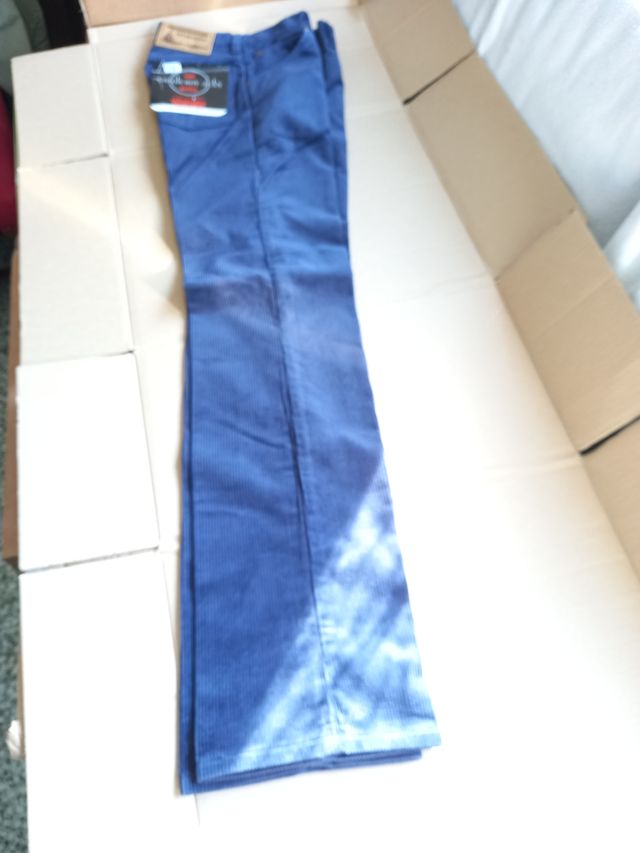 2  Pantalones Wrangler pana 37 cm 29 pulgadas