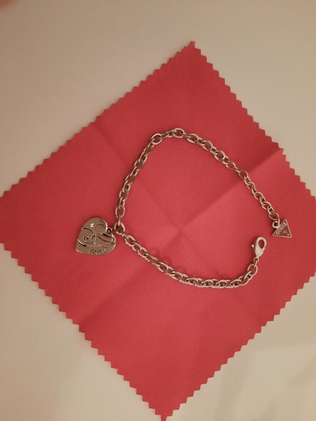 Pulsera corazón y joyero Guess
