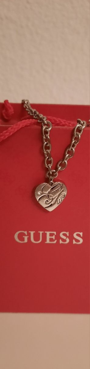 Pulsera corazón y joyero Guess