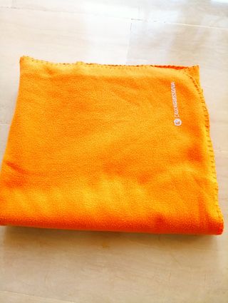 manta polar naranja