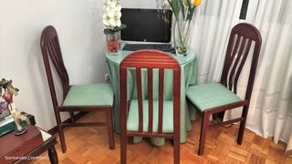 Mesa y sillas