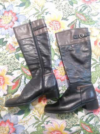 Botas altas de piel negra y marrón 