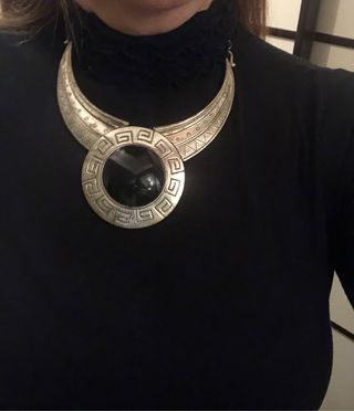 Collar gargantilla plateado con piedra negra