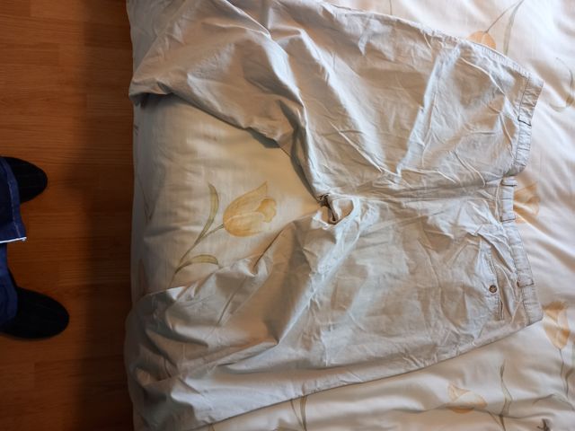 Pantalón chino. Color blanco. Talla 62. Marca C&A.