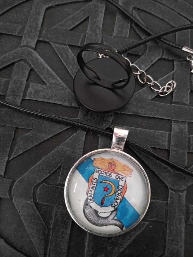 Colgante y anillo castelao