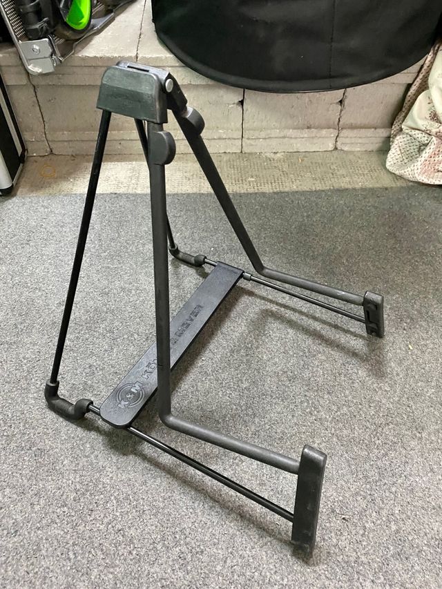 Suporte de guitarra dobrável K&G
