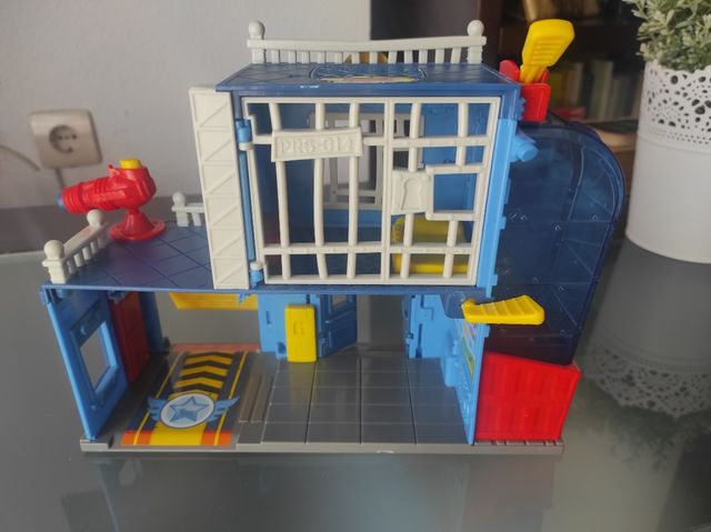 Superzings Comisaría