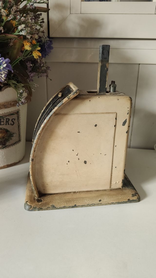 ANTIGUA BÁSCULA BERNAR DE HIERRO