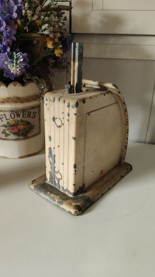 ANTIGUA BÁSCULA BERNAR DE HIERRO