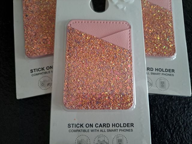 Porta tarjetas o billetes movil.