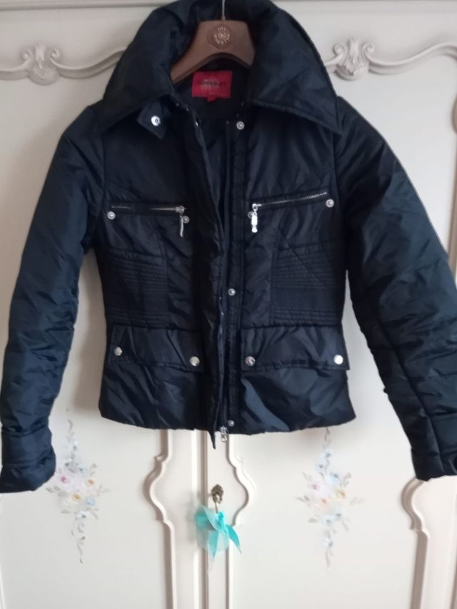 Giubbino corto nero da donna. Tg.S