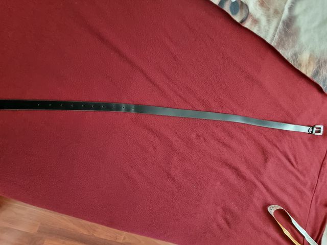 cintura in pelle nera con fibbia strass