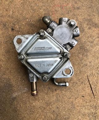 Bomba de gasolina mikuni.