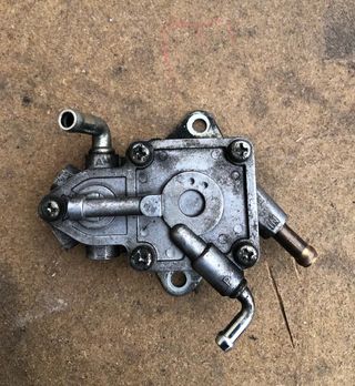Bomba de gasolina mikuni.