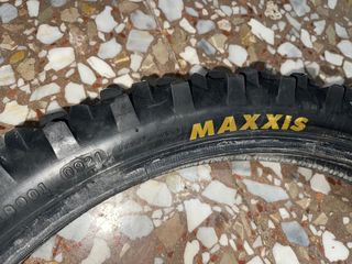 Cubierta delantera maxxis