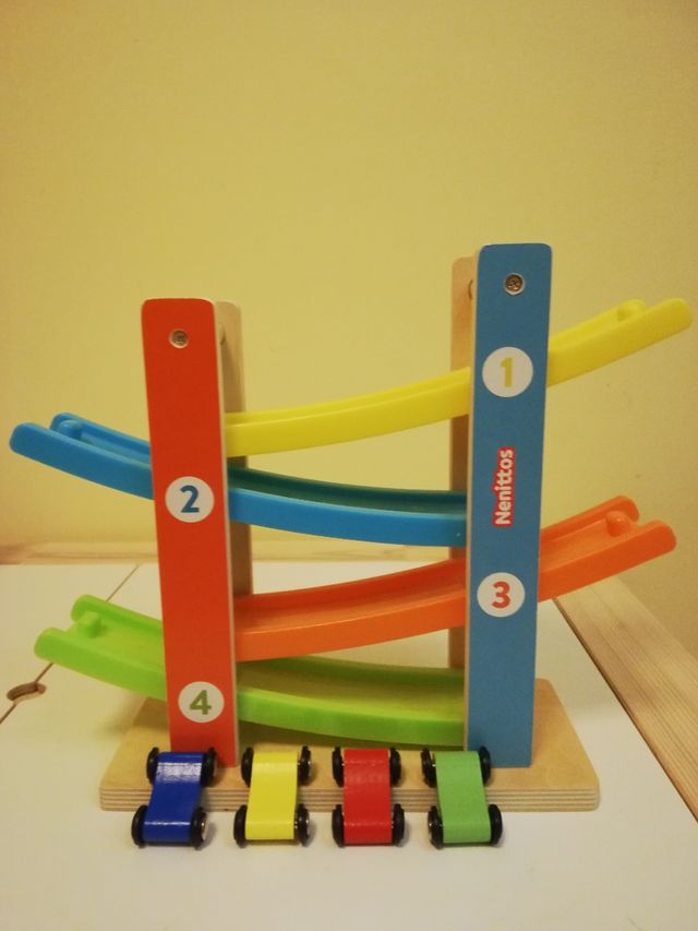 Tobogán de coches. Juguettos