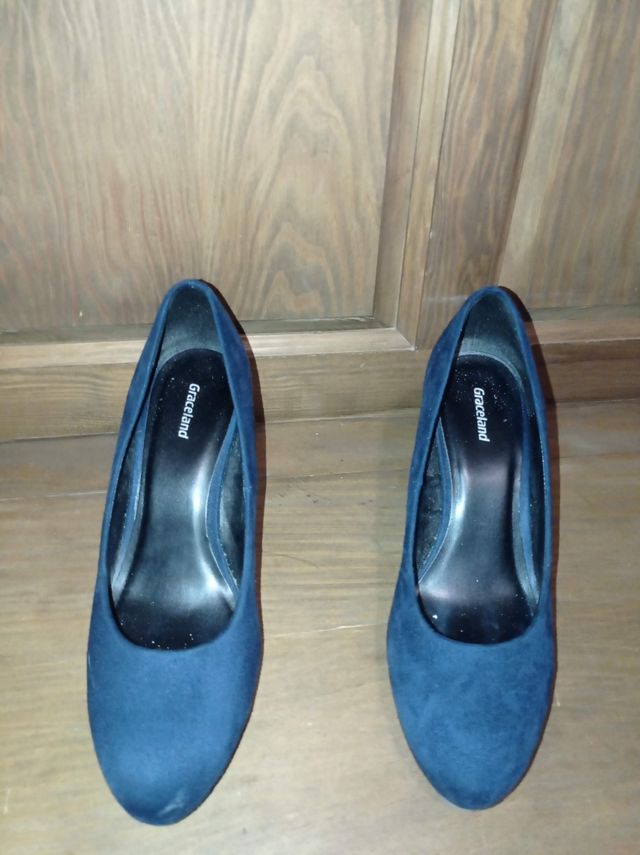 Zapatos azules de ante. Firma Graceland