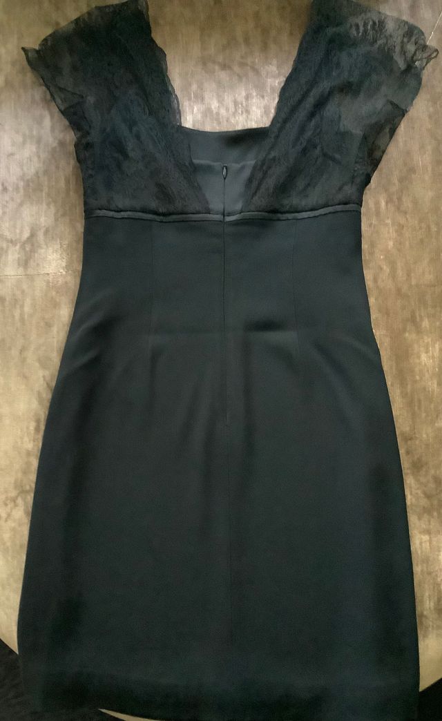 Vestido negro con encaje de Georges Rech