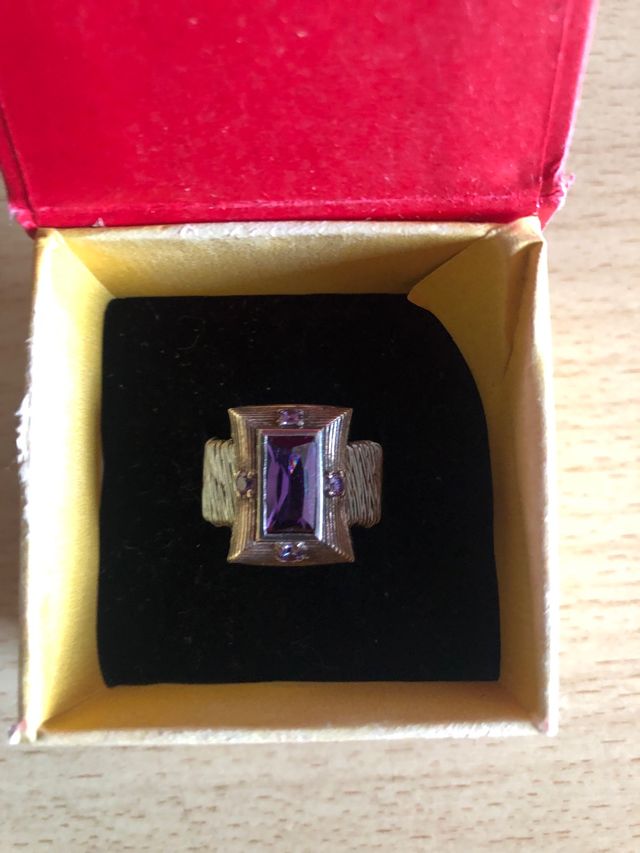 Anillo de plata con amatista, nuevo.