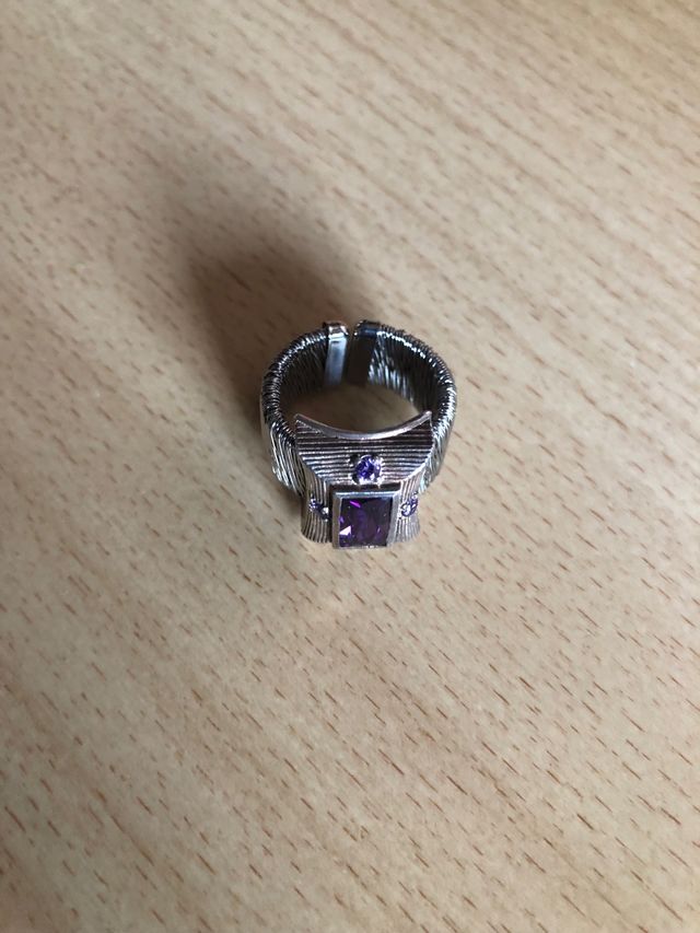 Anillo de plata con amatista, nuevo.