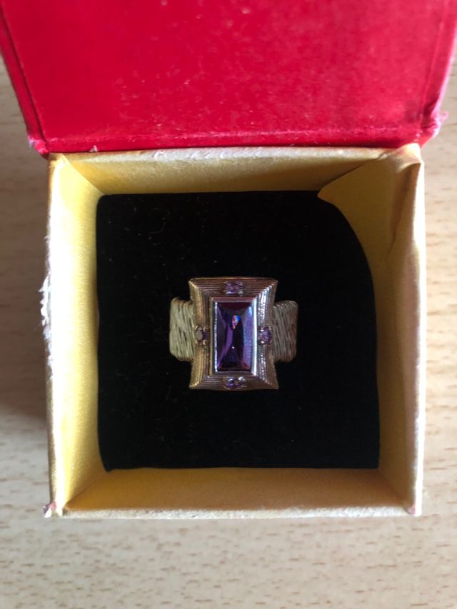 Anillo de plata con amatista, nuevo.