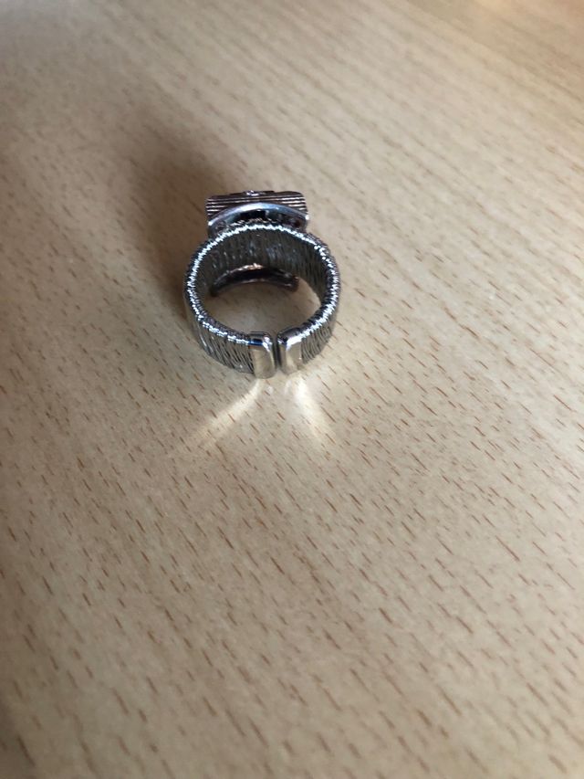 Anillo de plata con amatista, nuevo.
