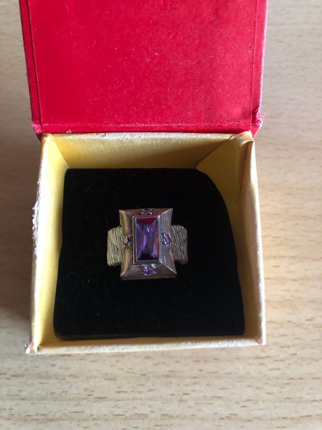 Anillo de plata con amatista, nuevo.