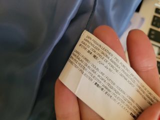 falda de piel y chaqueta de Mango