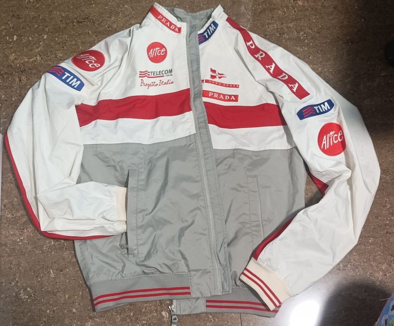 Giacca Prada di seconda mano per 550 EUR su Valencia su WALLAPOP