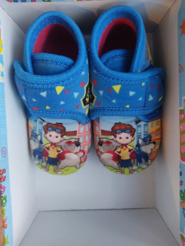 zapatillas estar por casa 22, como nuevas. Sin uso